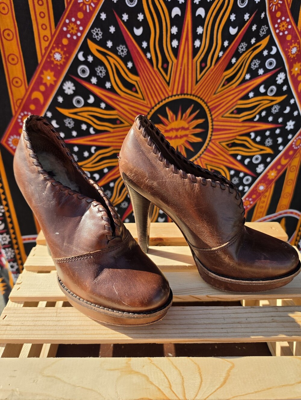 UGG Women’s Size 8 Brown Leather Sheepskin Lined High Heel Ankle Booties 1001318